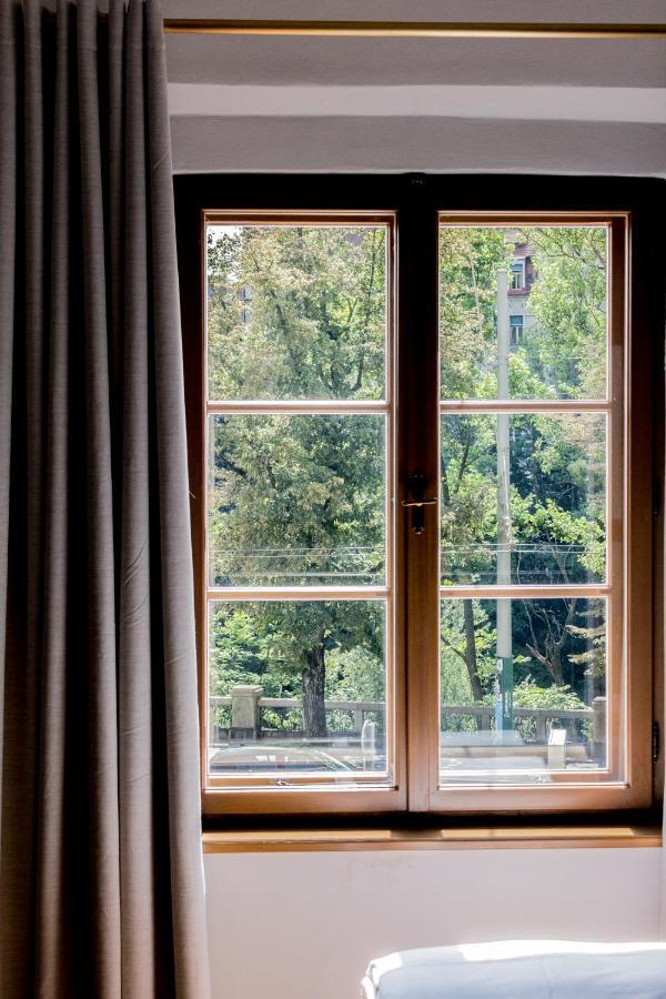גראץ Kai 36 - Hotel Zwischen Fels Und Fluss מראה חיצוני תמונה A window with curtains
