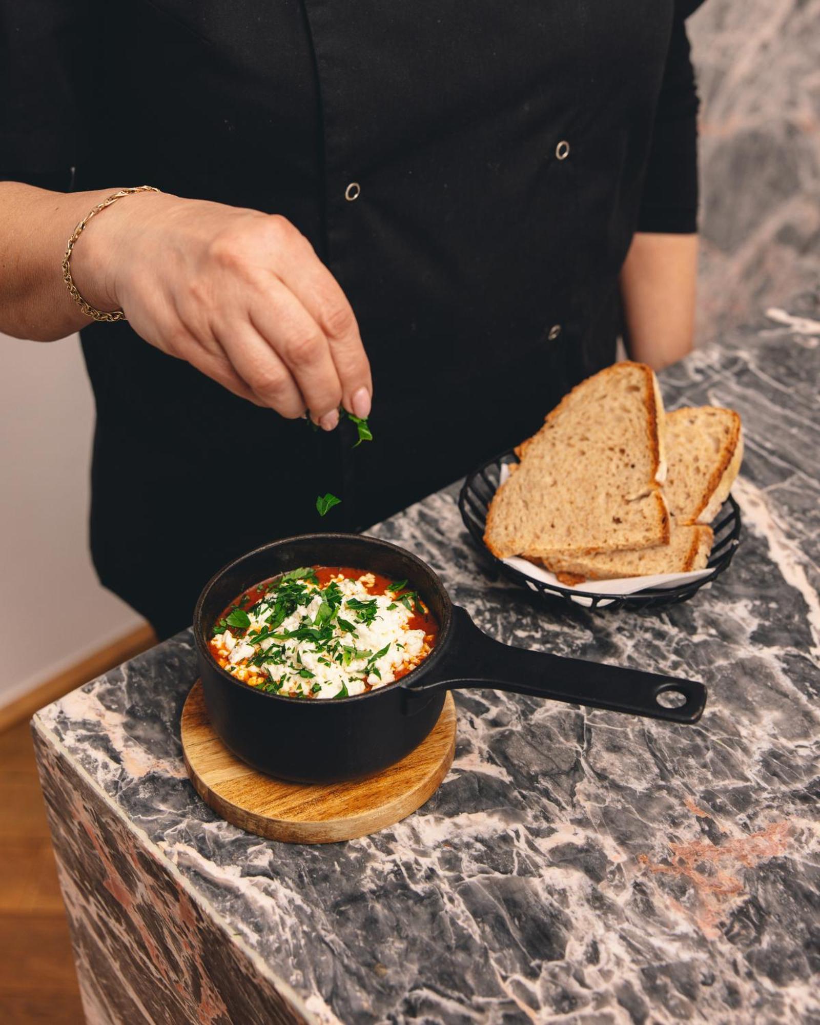 גראץ Kai 36 - Hotel Zwischen Fels Und Fluss מראה חיצוני תמונה Preparation of a traditional Turkish dish